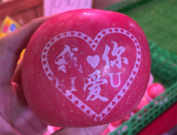 糖心VLOG现在观看打标机标记着属于和平的果实，明年蒸蒸日上
